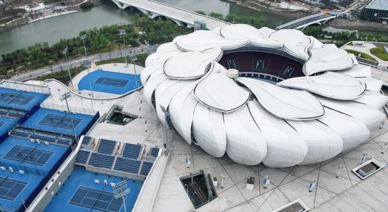 2022년 4월 1일, 중국 저장성 항저우에 있는 제19회 아시안게임 경기장인 항저우 올림픽 스포츠 센터 | STR/AFP via Getty Images