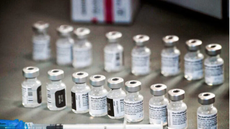 화이자-바이오엔텍의 코로나19 백신. | Patrick T. Fallon/AFP via Getty Images/연합