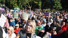 “교실서 젠더 이념 주입 막자”…캐나다 80개 도시 학부모 시위