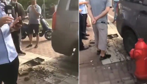 중국의 한 도시에서 '소화전'에 차량이 부딪히는 사고가 발생했다. 그런데 이 소화전은 겉모습만 그럴듯한 가짜 소화전인 것으로 밝혀졌다. | 웨이보 화면 캡처