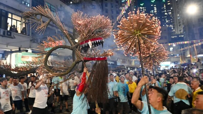2023년 9월 28일에 촬영된 홍콩의 전통문화 화룡춤(Fire Dragon Dance) 축제 현장 | Sung Pi-lung/The Epoch Times