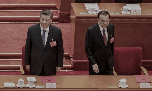 시진핑 중국 국가주석(왼쪽)과 리커창 총리가 2022년 3월 11일 중국 베이징 인민대회당에서 열린 전국인민대표대회 폐막식에 참석하기 위해 도착하고 있다. | Kevin Frayer/Getty Images
