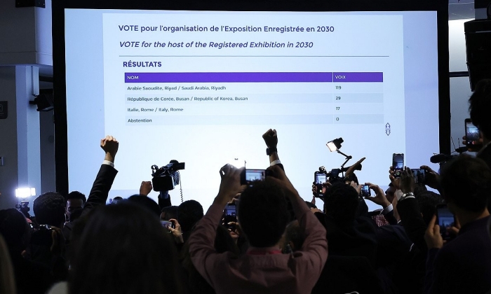 11월 28일 오후(현지시간) 프랑스 파리에서 열린 제173차 국제박람회기구(BIE) 총회에서 2030년 세계박람회 개최지 선정 투표결과가 프레스센터 모니터에 표시되고 있다. | 연합뉴스
