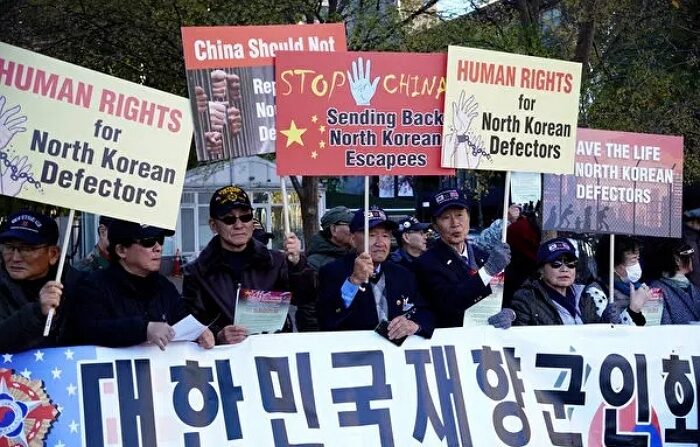 지난 14일(현지 시간) 미국 뉴욕 유엔(UN)본부 앞에서 한국 인권단체들이 중국의 탈북자 강제 북송에 항의하는 시위를 벌이고 있다.｜Lin Yijun/에포크타임스