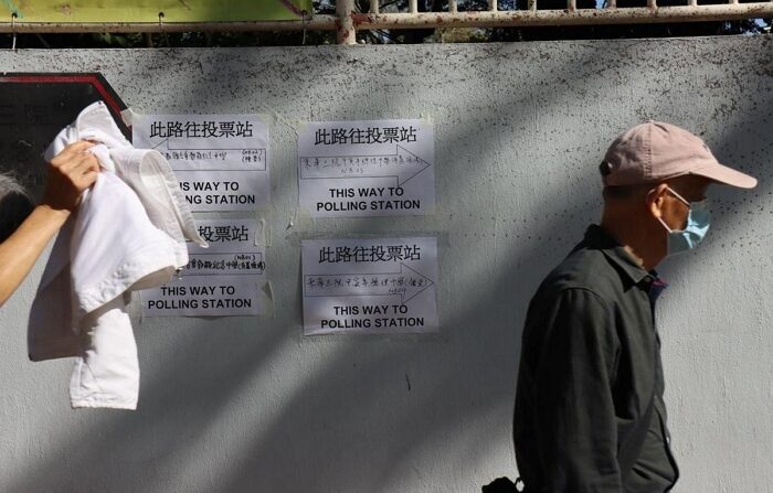 지난 10일(현지 시간) 홍콩 구의원 선거 당일, 투표소 앞｜Terence Tong/에포크타임스
