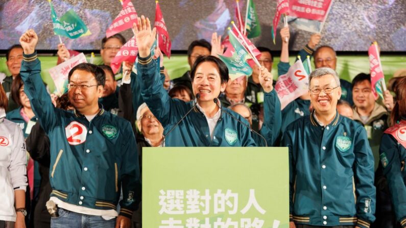 선거 유세 중 지지자들에게 인사하는 라이칭더(가운데). | yahoo taiwan. 