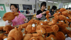 선 넘은 중국 경기 침체,  30년 역사 장난감 공장 폐쇄