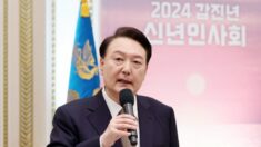 尹 대통령 “올해 규제 더 과감·단호하게 풀겠다…경제 도약 이끌 것”