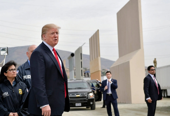 미국인 과반, 트럼프 이민정책 지지...“트럼프식 장벽 세워야"