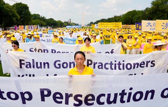 2023년 7월 20일, 미국 워싱턴 D.C.의 국회의사당 인근에 파룬궁 수련자들이 모여 중국공산당의 파룬궁 박해를 규탄하는 집회를 열고 있다. | Samira Bouaou/The Epoch Times