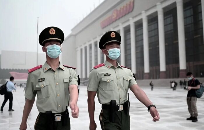 2021년 6월 25일, 중국 베이징에 있는 '중국공산당 박물관' 주변에서 준군사경찰이 순찰을 하고 있다. | Noel Celis/AFP via Getty Images/연합뉴스