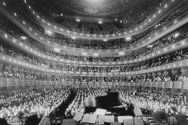 메트로폴리탄 오페라 하우스 무대 | 퍼블릭 도메인