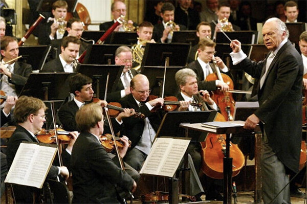 빈 필하모니 관현악단과 지휘자 로린 마젤. 2004년 12월 30일 신년음악회 | DIETER NAGL/AFP, getty image