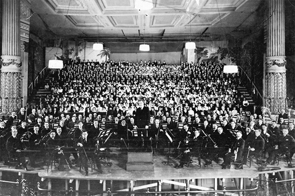 1916년 레오폴드 스토콥스키가 지휘한 필라델피아 오케스트라와의 ‘말러 교향곡 8번’ 미국 초연 | 퍼블릭 도메인