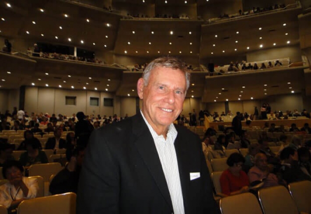 홈즈 퍼블리싱 그룹(Homes Publishing Group) 마이클 로세트 회장이 2014년 10월 16일 토론토 로이 톰슨 홀에서 열린 션윈교향악단 공연을 관람했다. (Dengyu Teng/Epoch Times)