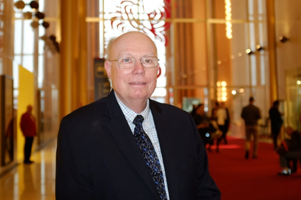 전 미국 가톨릭대학 학술 부총장인 존 컨베이 박사는 올 시즌 케네디 센터에서의 마지막 션윈공연을 관람했다.